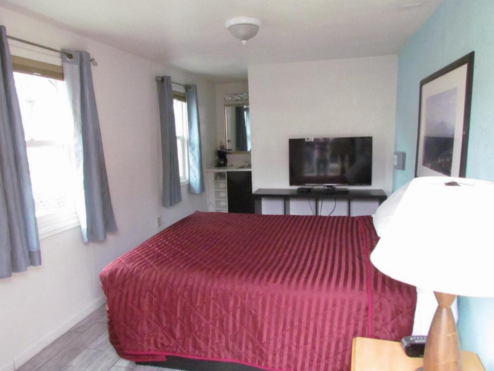 Basic Queen Room